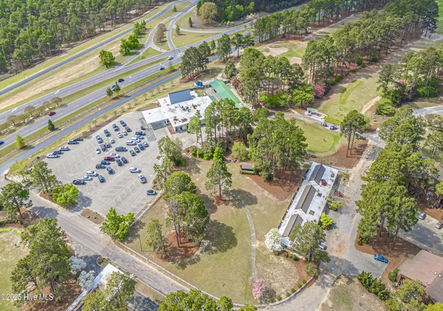 Listing Photo 2 - Condo for sale in building located at 504 Fairway Ct, Southern Pines, NC 28387 - Unit #