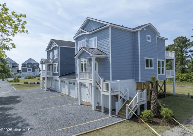 Homes for sale in Hampstead, NC | 64 Pier View Ct, Hampstead, NC 28443 | MLS# 100578987