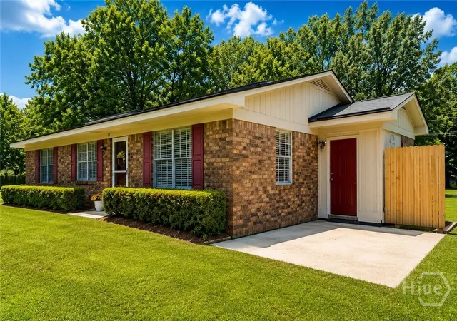 Photo 2 of Single family home for sale at 207 Poplar St, Bloomingdale, GA 31302 | MLS# SA363620 | Listing updated on 2026-09-11