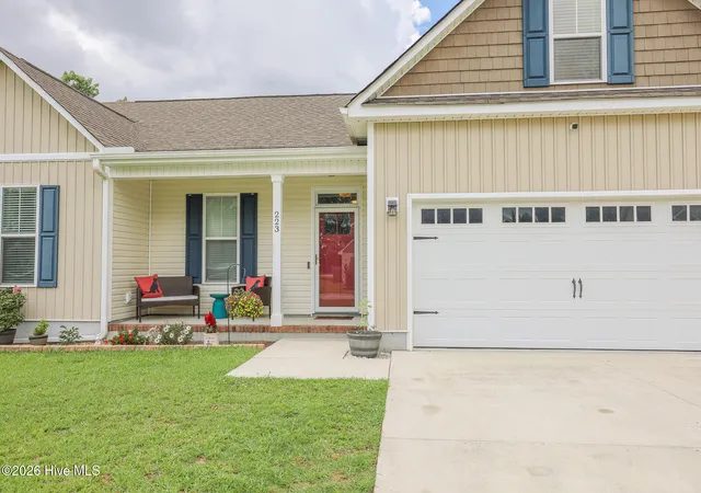 Photo 4 of Single family home for sale at 223 Holly Grv Ct E, Jacksonville, NC 28540 | MLS# 100579166 | Listing updated on 2026-10-01