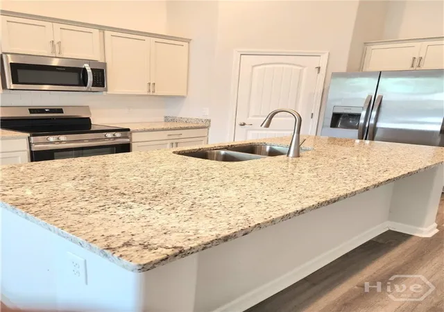 Photo 3 of Single family home for sale at 118 Fenway St, Savannah, GA 31407 | MLS# SA352409 | Listing updated on 2026-08-23