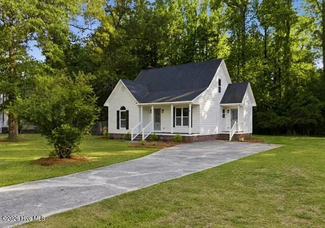Photo 3 of Single family home for sale at 127 Hillingdale Dr, Washington, NC 27889 | MLS# 100576665 | Listing updated on 2026-09-11