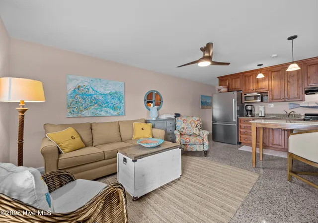 3rd image of 301 Henderson Blvd, Atlantic Beach, NC 28512
