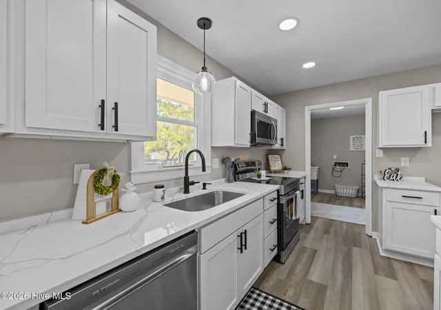 Photo 3 of Single family home for sale at 412 Crows Nest Ln, Sneads Ferry, NC 28460 | MLS# 100562789 | Listing updated on 2026-10-04