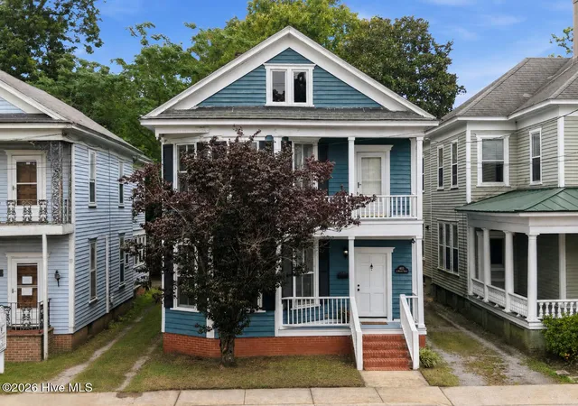 Photo 1 of Single family home for sale at 403 N Market St, Washington, NC 27889 | MLS# 100599746 | Listing updated on 2026-09-14