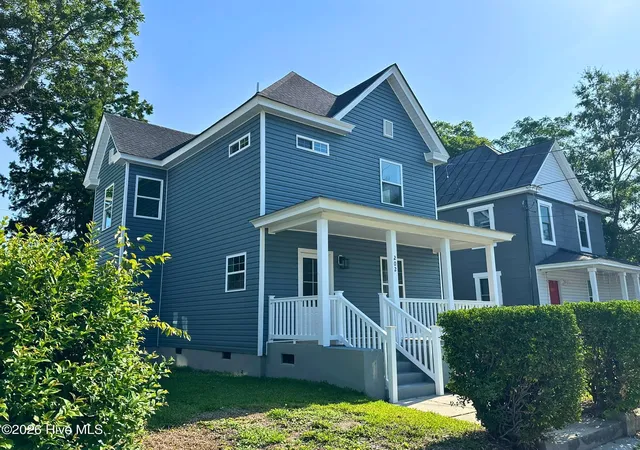 Photo 3 of Single family home for sale at 202 W Burgess St, Elizabeth City, NC 27909 | MLS# 100586365 | Listing updated on 2026-09-05