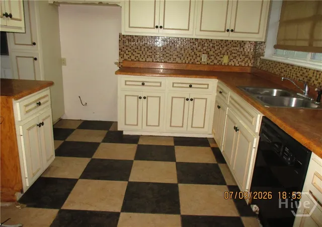 4th image of 2500 Pin Oak St, Jesup, GA 31546 | MLS# SA360103