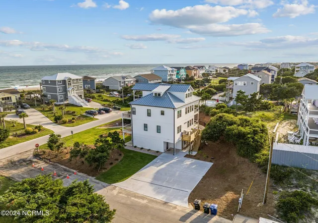 Photo 3 of Single family home for sale at 101 Melaine St, Emerald Isle, NC 28594 | MLS# 100574488 | Listing updated on 2026-09-20