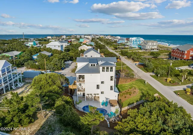 Photo 4 of Single family home for sale at 101 Melaine St, Emerald Isle, NC 28594 | MLS# 100574488 | Listing updated on 2026-09-20