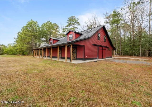 Photo 5 of Single family home for sale at 1050 Lakebay Rd, Vass, NC 28394 | MLS# 100563282 | Listing updated on 2026-08-19