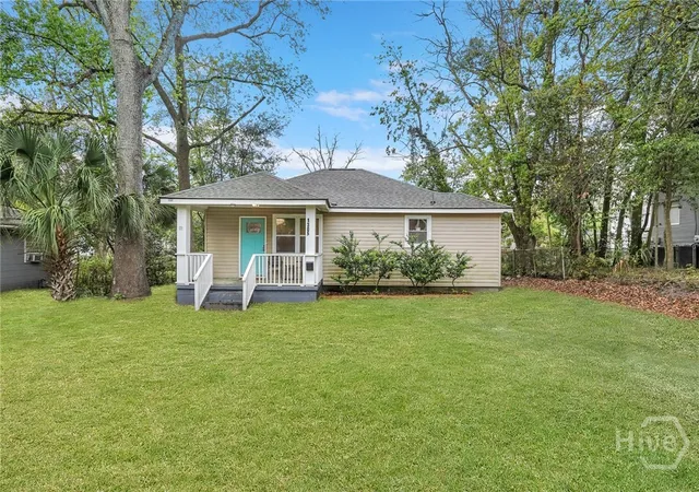 Photo 1 of Single family home for sale at 1305 E 32nd Street, Savannah, GA 31404 | MLS# SA362636 | Listing updated on 2026-10-30