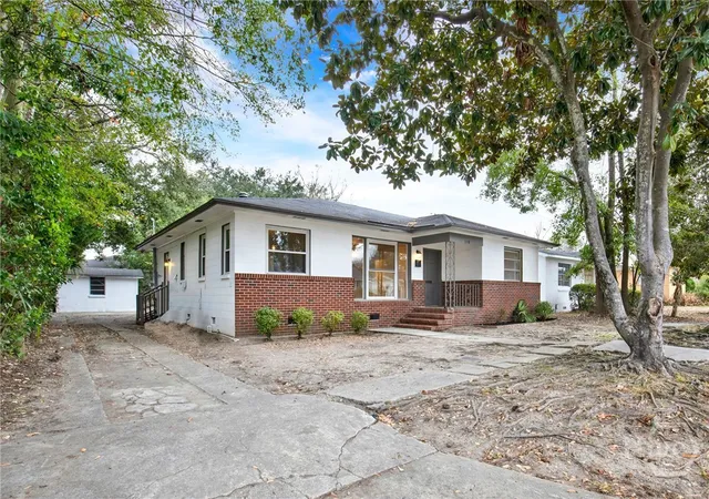 Photo 2 of Single family home for sale at 1118 W 49th Street, Savannah, GA 31405 | MLS# SA347487 | Listing updated on 2026-10-09