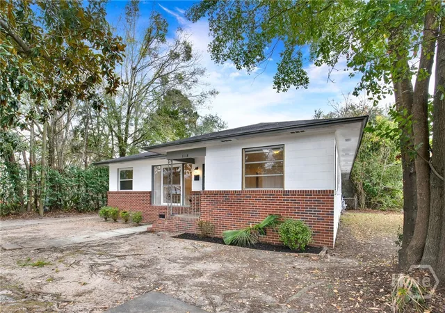 Photo 3 of Single family home for sale at 1118 W 49th Street, Savannah, GA 31405 | MLS# SA347487 | Listing updated on 2026-10-09
