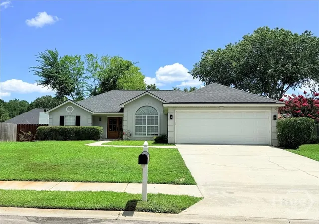Homes for sale in Richmond Hill, GA | 37 Ryan Dr, Richmond Hill, GA 31324 | MLS# SA359746
