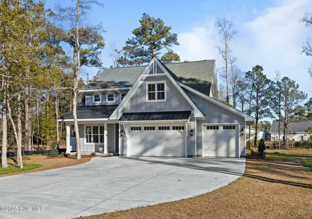 Photo 1 of Single family home for sale at 112 Indian Trl, Beaufort, NC 28516 | MLS# 100478900 | Listing updated on 2026-09-13