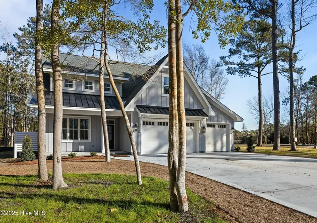 Photo 3 of Single family home for sale at 112 Indian Trl, Beaufort, NC 28516 | MLS# 100478900 | Listing updated on 2026-09-13