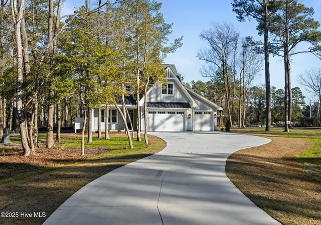 Photo 4 of Single family home for sale at 112 Indian Trl, Beaufort, NC 28516 | MLS# 100478900 | Listing updated on 2026-09-13