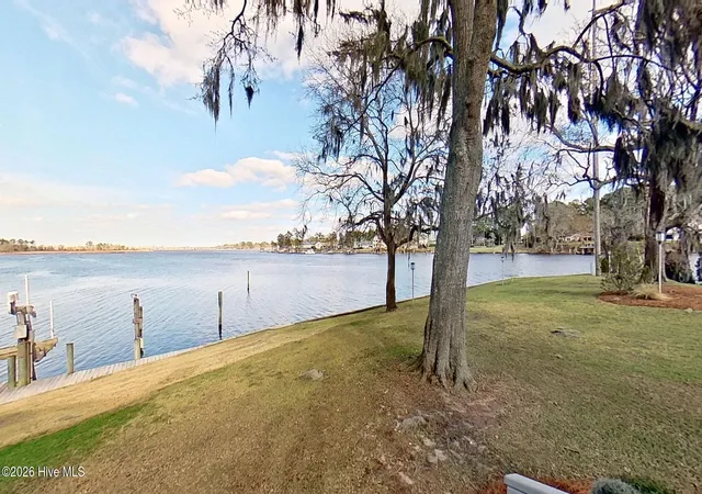 3rd image of 19 Batts Hill Rd, New Bern, NC 28562 | MLS# 100560616
