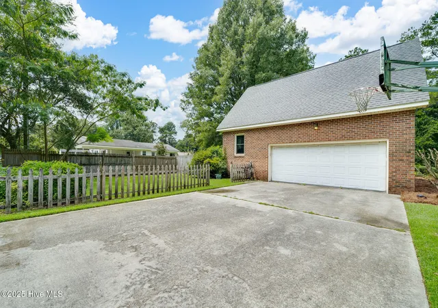 Photo 4 of Single family home for sale at 518 Forest Ln, Wallace, NC 28466 | MLS# 100522809 | Listing updated on 2026-08-18