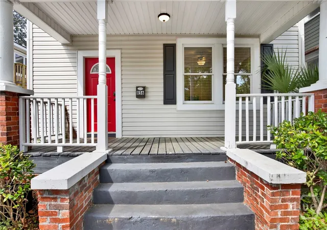 Photo 3 of Single family home for sale at 856 E 35th Street, Savannah, GA 31401 | MLS# SA352922 | Listing updated on 2026-06-16