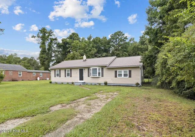 Photo 2 of Single family home for sale at 225 Lakewood Dr, Jacksonville, NC 28546 | MLS# 100594024 | Listing updated on 2026-09-25