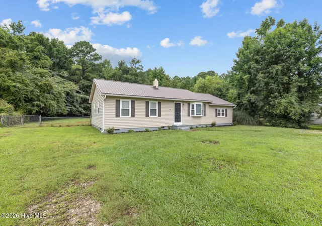 Photo 3 of Single family home for sale at 225 Lakewood Dr, Jacksonville, NC 28546 | MLS# 100594024 | Listing updated on 2026-09-25