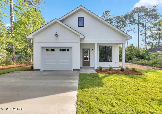 Photo 1 of Single family home for sale at 302 Pine Ct, Hampstead, NC 28443 | MLS# 100576676 | Listing updated on 2026-09-16
