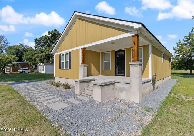 Homes for sale in Bladenboro, NC | 7390 Center Rd, Bladenboro, NC 28320 | MLS# 100587060