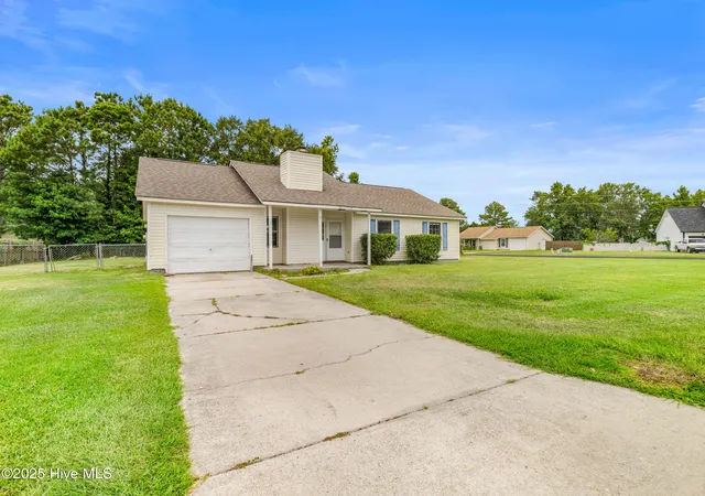 Photo 1 of Single family home for sale at 600 Foxfire Cir, Jacksonville, NC 28546 | MLS# 100521446 | Listing updated on 2026-10-26