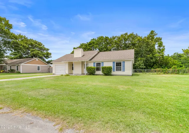 Photo 2 of Single family home for sale at 600 Foxfire Cir, Jacksonville, NC 28546 | MLS# 100521446 | Listing updated on 2026-10-26