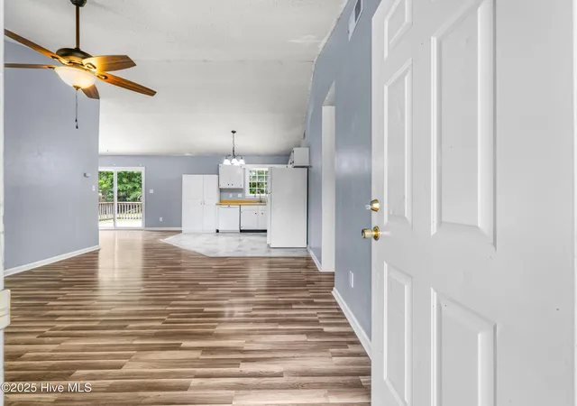 Photo 4 of Single family home for sale at 600 Foxfire Cir, Jacksonville, NC 28546 | MLS# 100521446 | Listing updated on 2026-10-26