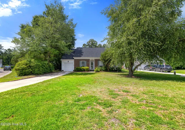 Photo 2 of Single family home for sale at 2704 Manor Ct, Wilmington, NC 28405 | MLS# 100584579 | Listing updated on 2026-08-21