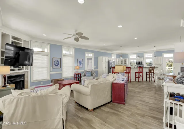 4th image of 4 Sailview Dr, N Topsail Beach, NC 28460 | MLS# 100536895