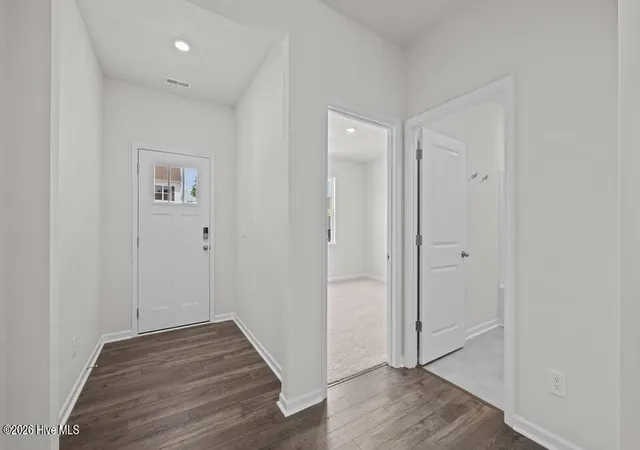 Photo 2 of Single family home for sale at 4007 Montford Dr, New Bern, NC 28562 | MLS# 100589080 | Listing updated on 2026-08-31