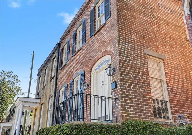 Homes for sale in Savannah, GA | 221 E Charlton St, Savannah, GA 31401 | MLS# SA350667