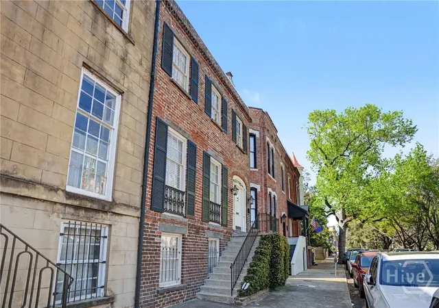 Homes for sale in Savannah, GA | 221 E Charlton St, Savannah, GA 31401 | MLS# SA350667