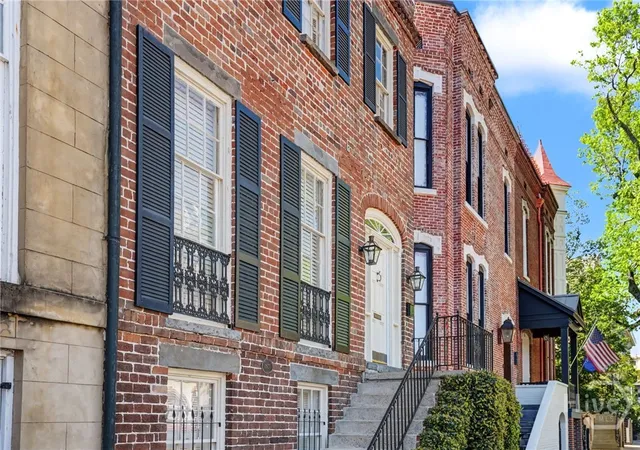 Homes for sale in Savannah, GA | 221 E Charlton St, Savannah, GA 31401 | MLS# SA350667