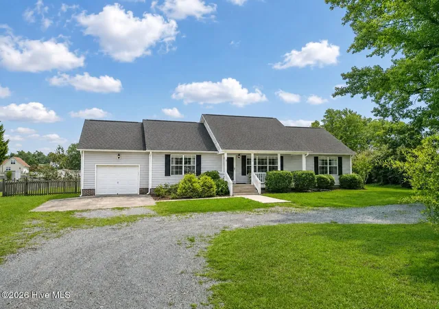 Photo 2 of Single family home for sale at 218 Oakmont Dr, Hampstead, NC 28443 | MLS# 100593996 | Listing updated on 2026-08-18