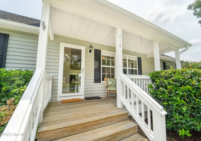 Photo 3 of Single family home for sale at 218 Oakmont Dr, Hampstead, NC 28443 | MLS# 100593996 | Listing updated on 2026-08-18