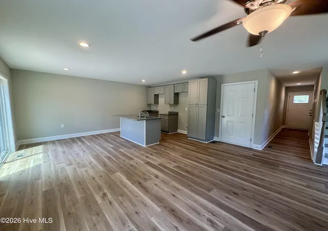 Photo 4 of Single family home for sale at 565 S Glover St, Southern Pines, NC 28387 | MLS# 100556040 | Listing updated on 2026-08-18