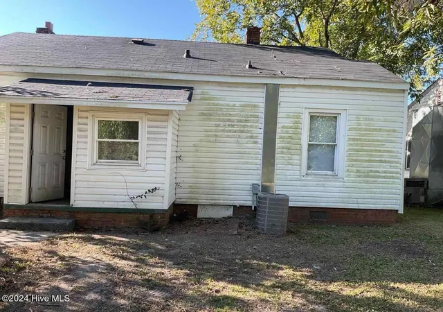 Photo 4 of Single family home for sale at 1110 Colonial Ave, Greenville, NC 27834 | MLS# 100590534 | Listing updated on 2026-08-18