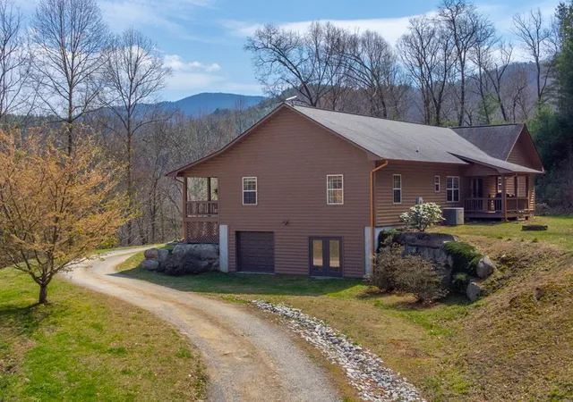 Photo 3 of Single family home for sale at 1960 Atoah Rd, Robbinsville, NC 28771 | MLS# 98544275 | Listing updated on 2026-08-18