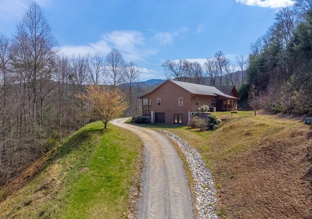 Photo 5 of Single family home for sale at 1960 Atoah Rd, Robbinsville, NC 28771 | MLS# 98544275 | Listing updated on 2026-08-18