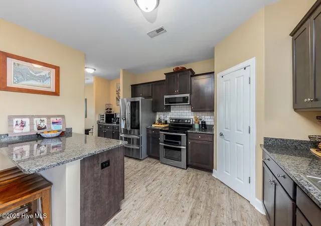 Photo 2 of Single family home for sale at 811 Sea Chaser Ct, Beaufort, NC 28516 | MLS# 100553617 | Listing updated on 2026-10-05