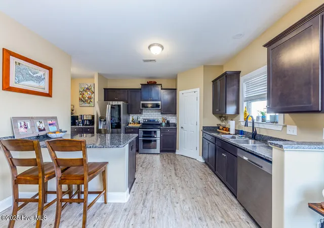 Photo 3 of Single family home for sale at 811 Sea Chaser Ct, Beaufort, NC 28516 | MLS# 100553617 | Listing updated on 2026-10-05