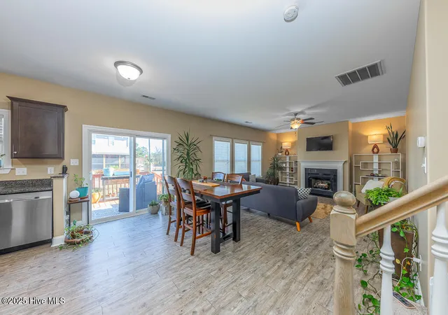 Photo 4 of Single family home for sale at 811 Sea Chaser Ct, Beaufort, NC 28516 | MLS# 100553617 | Listing updated on 2026-10-05