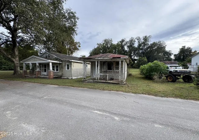 Single family home for sale at 108 Bell St, Pollocksville, NC 28573 | MLS# 100561872