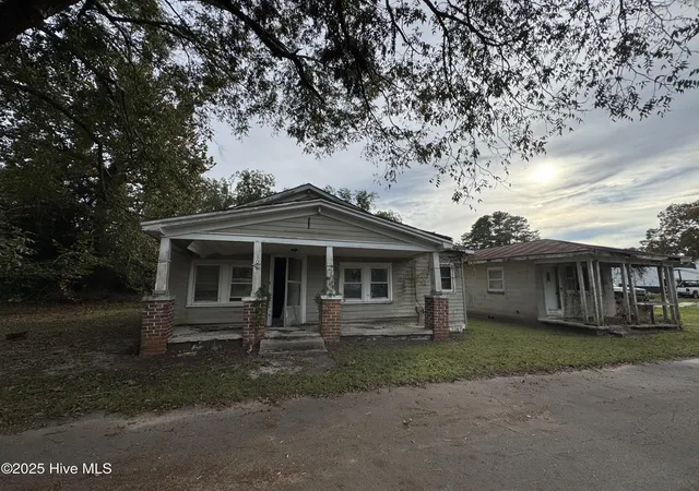 Photo 3 of Single family home for sale at 108 Bell St, Pollocksville, NC 28573 | MLS# 100561872 | Listing updated on 2026-08-18