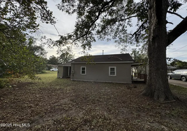 Photo 4 of Single family home for sale at 108 Bell St, Pollocksville, NC 28573 | MLS# 100561872 | Listing updated on 2026-08-18