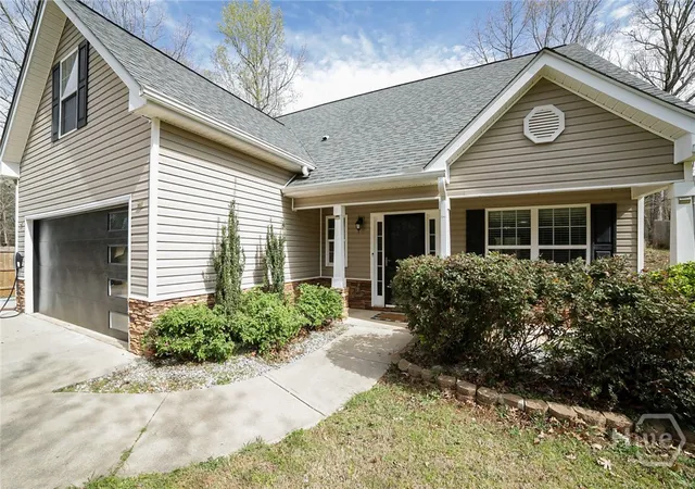 Homes for sale in Commerce, GA | 560 Windsong Lake Dr, Commerce, GA 30529 | MLS# CL351875